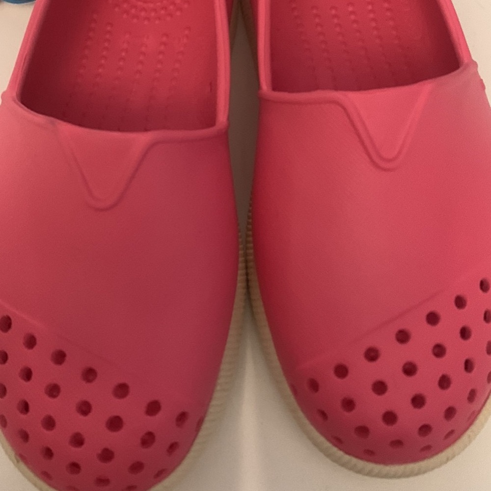 Native child's Verona In Hollywood Pink C8